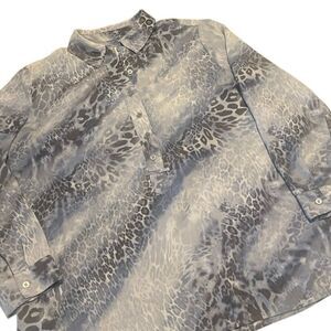 Chico's Blue Gray Leopard Print Long Sleeves Blouse Size Medium Petite